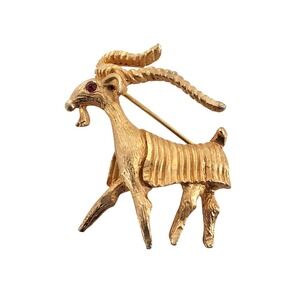 BSK Vintage Gold Tone Ram Ibex Brooch Red Rhinestone Eye Capricorn Pin